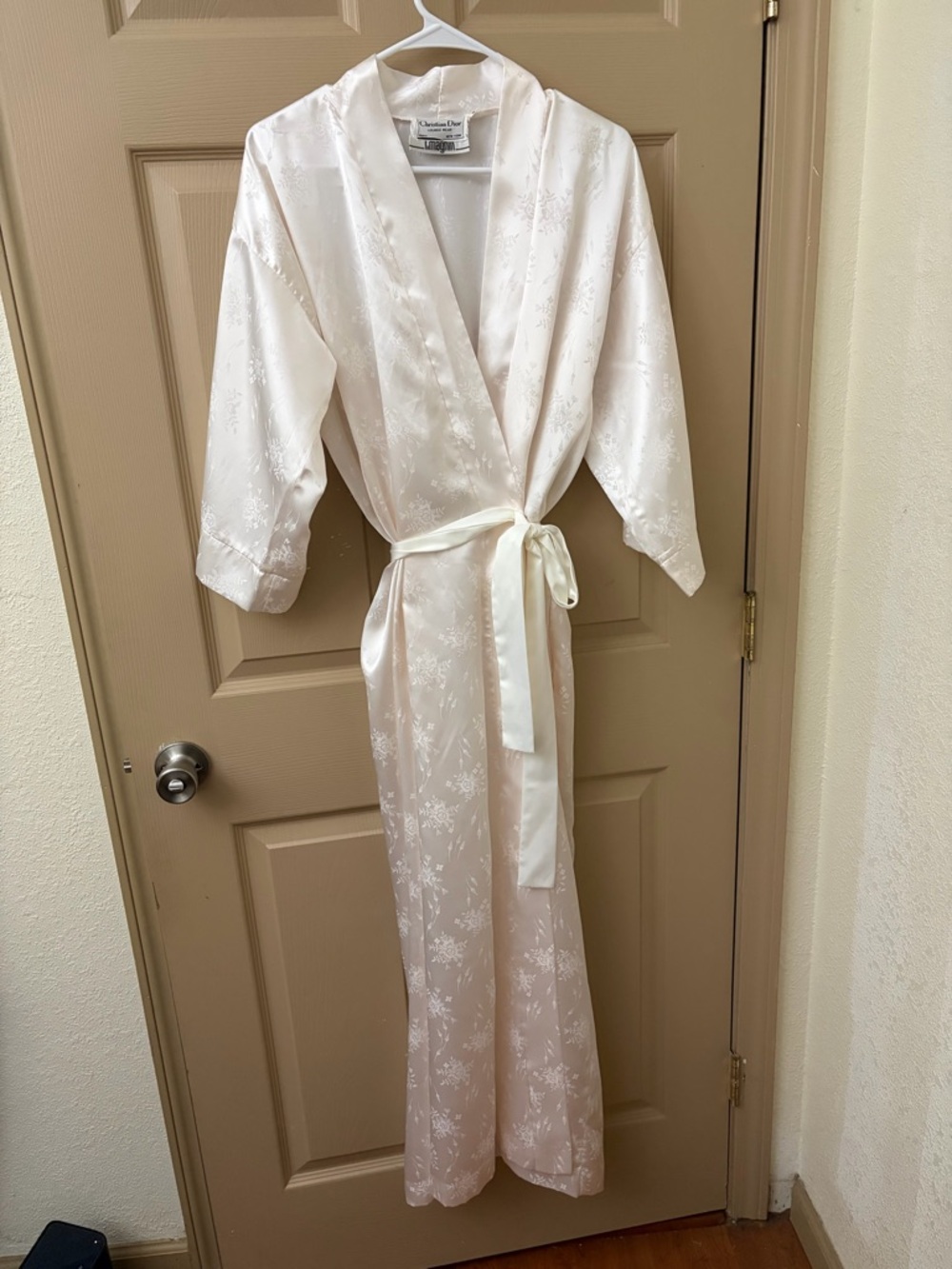 Vintage Christian Dior/I.MAGNIN Cream Satin Floral Lounge Robe